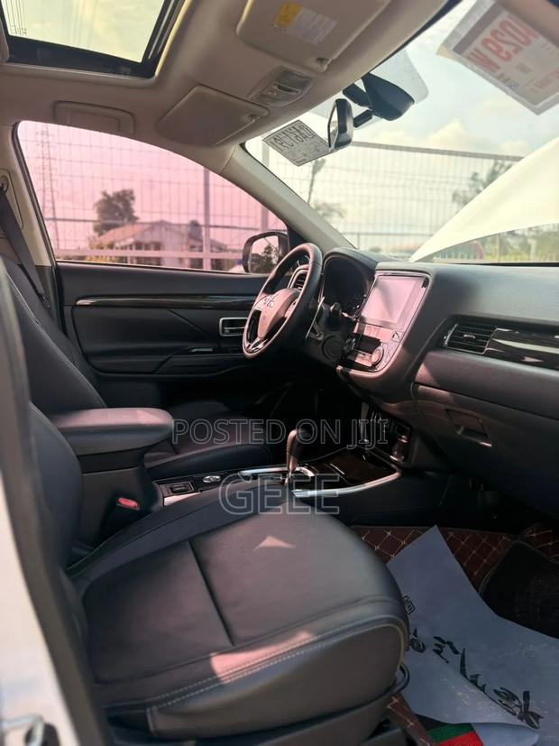 Mitsubishi Outlander 2018 White