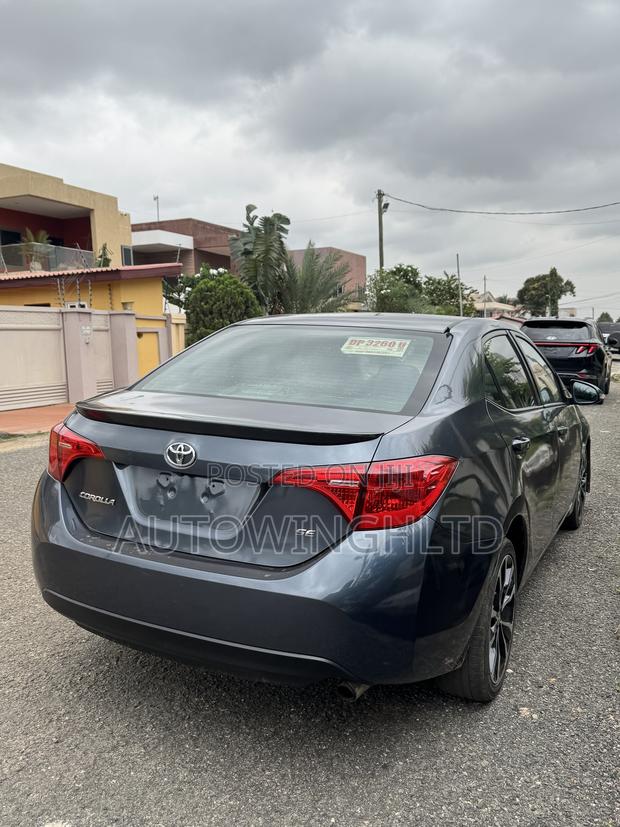 Toyota Corolla SE (1.8L 4cyl 2A) 2018