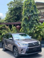 Toyota Highlander SE 2019 Gray for sale