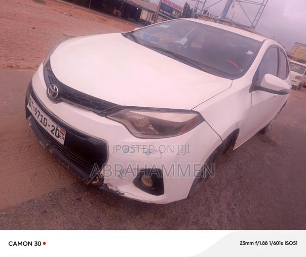 Toyota Corolla 2016 White