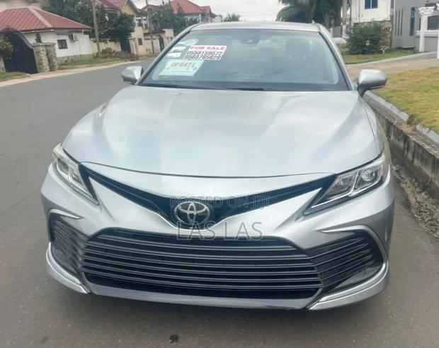 Toyota Camry 2021 Silver