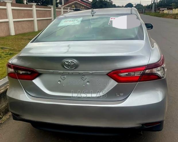 Toyota Camry 2021 Silver