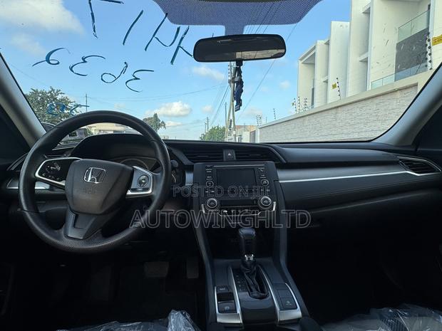 Honda Civic LX 4dr Sedan (2.0L 4cyl) 2017 White