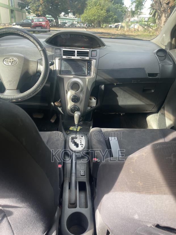 Toyota Vitz 2010 Black