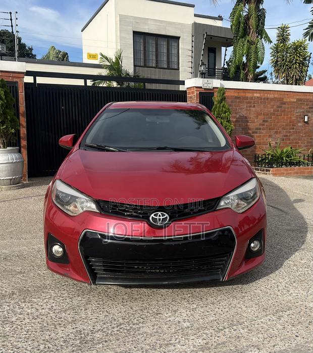 Toyota Corolla 2015 Red