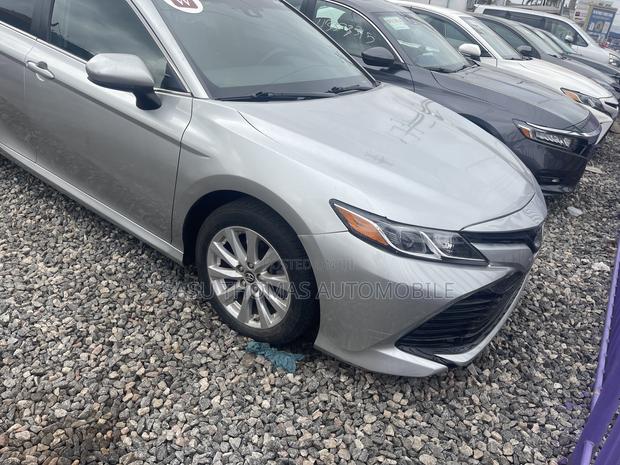 Toyota Corolla LE 2020 Silver