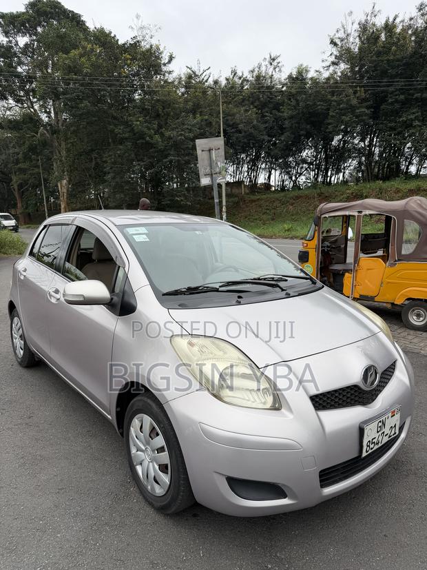 Toyota Vitz 1.3 AWD 3dr 2010 Silver