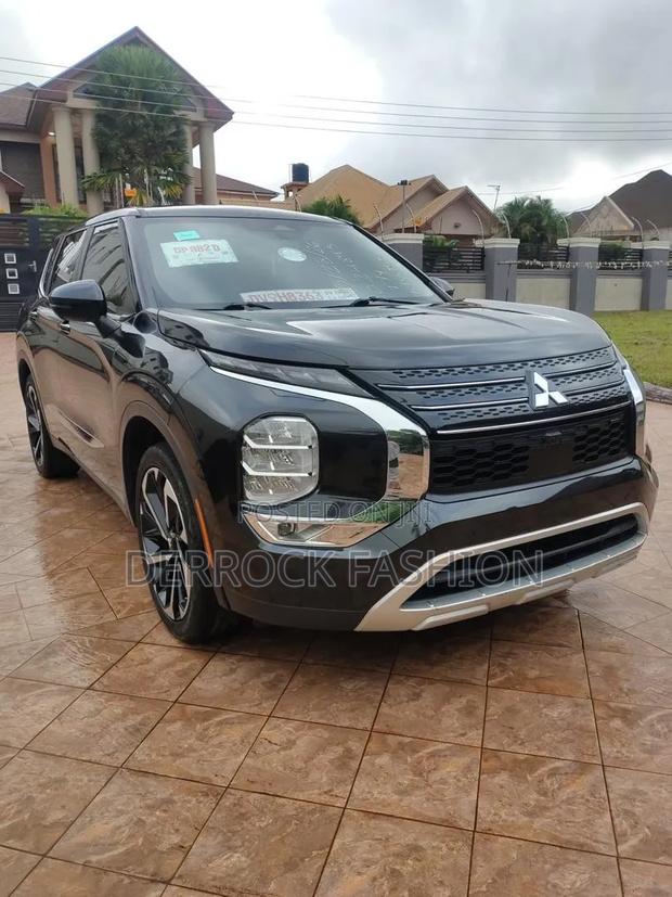 Mitsubishi Outlander 2022 Black
