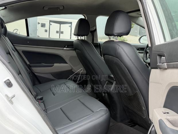 Hyundai Elantra Limited Sedan FWD (2.0L 4cyl 6A) 2017 White