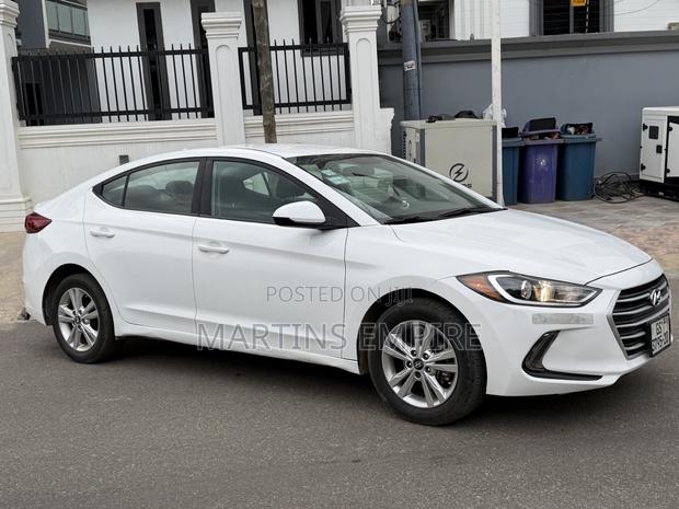 Hyundai Elantra Limited Sedan FWD (2.0L 4cyl 6A) 2017 White