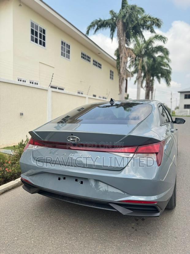 Hyundai Elantra SE 2021 Gray