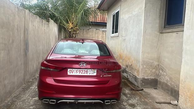 Hyundai Elantra 2018 Red