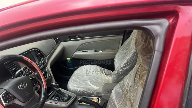 Hyundai Elantra 2018 Red