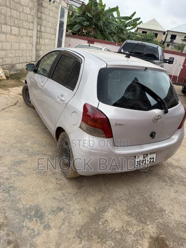 Toyota Vitz 1.0 FWD 3dr 2009 Gray