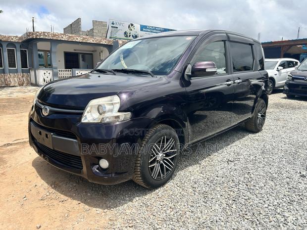 Toyota Sienta 1.5 FWD 2014 Maroon