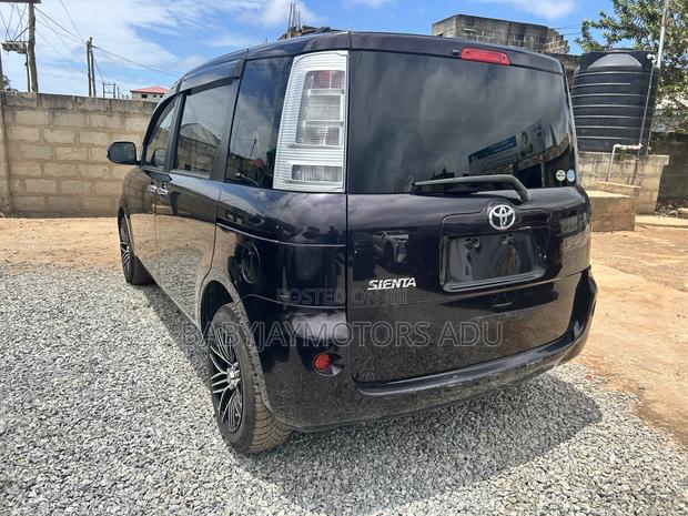 Toyota Sienta 1.5 FWD 2014 Maroon