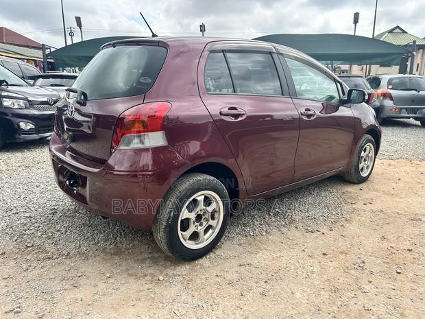 Toyota Vitz 1.3 FWD 5dr 2010 Burgundy
