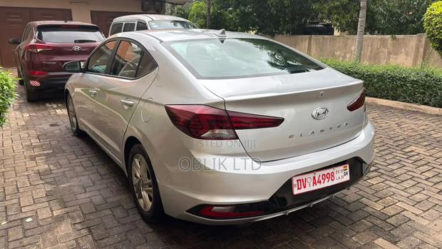 Hyundai Elantra SEL 2019 Silver