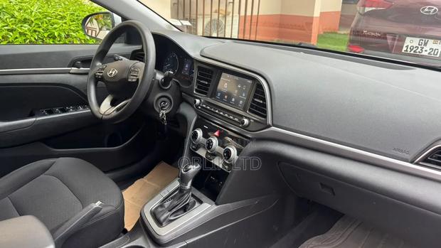 Hyundai Elantra SEL 2019 Silver