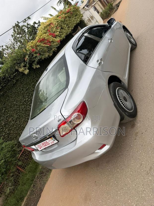 Toyota Corolla LE 4dr Sedan (1.8L 4cyl 4A) 2013 Silver