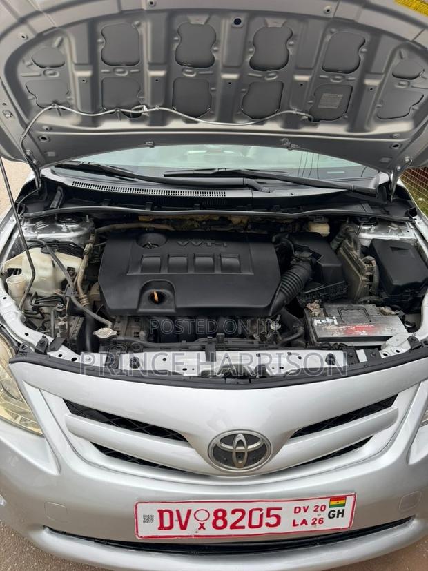 Toyota Corolla LE 4dr Sedan (1.8L 4cyl 4A) 2013 Silver