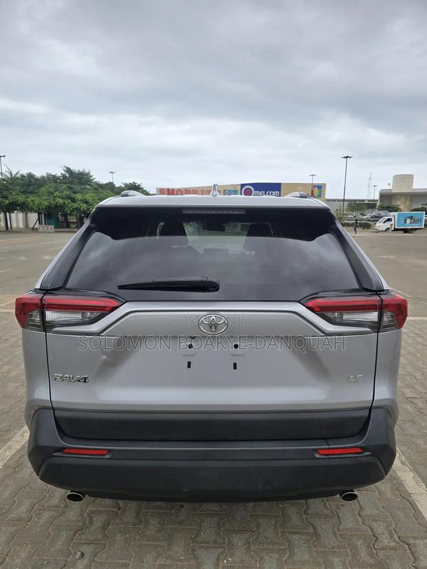 Toyota RAV4 LE AWD 2020 Silver