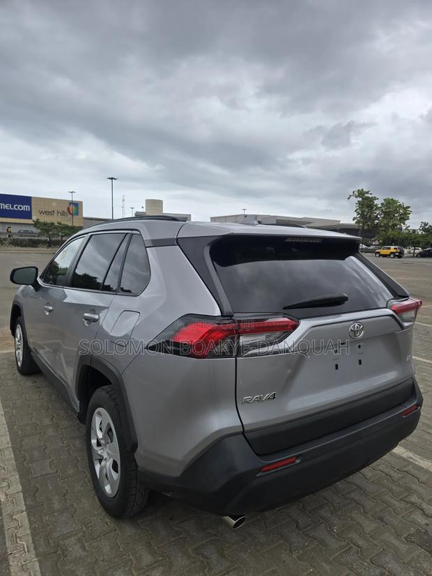 Toyota RAV4 LE AWD 2020 Silver