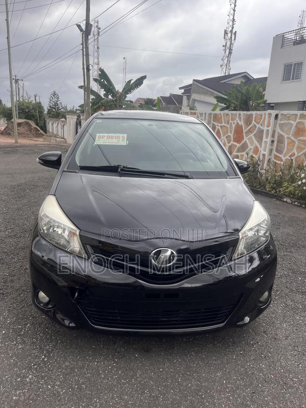Toyota Vitz 1.3 AWD 5dr 2014 Black