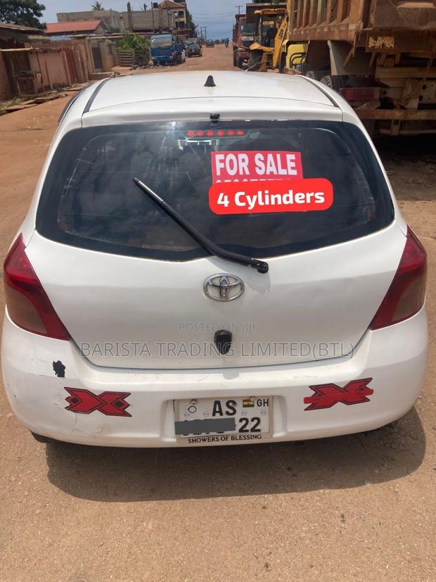 Toyota Vitz 1.3 AWD 5dr 2010 White