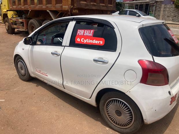 Toyota Vitz 1.3 AWD 5dr 2010 White