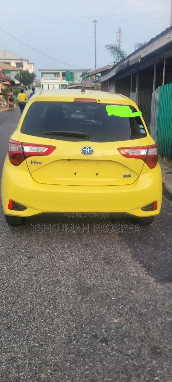Toyota Vitz 1.5 FWD Hybrid 5dr 2017 Yellow