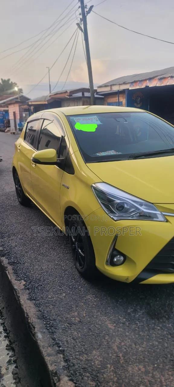 Toyota Vitz 1.5 FWD Hybrid 5dr 2017 Yellow