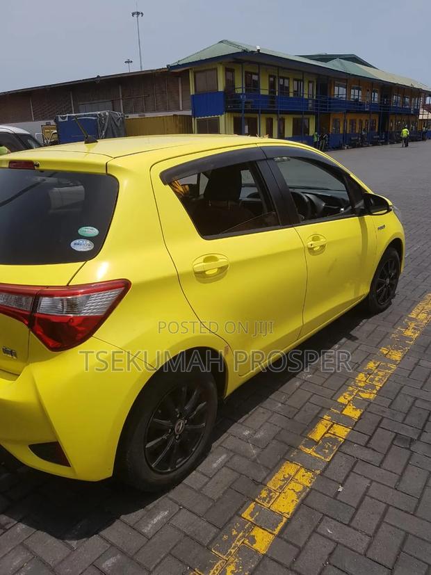 Toyota Vitz 1.5 FWD Hybrid 5dr 2017 Yellow