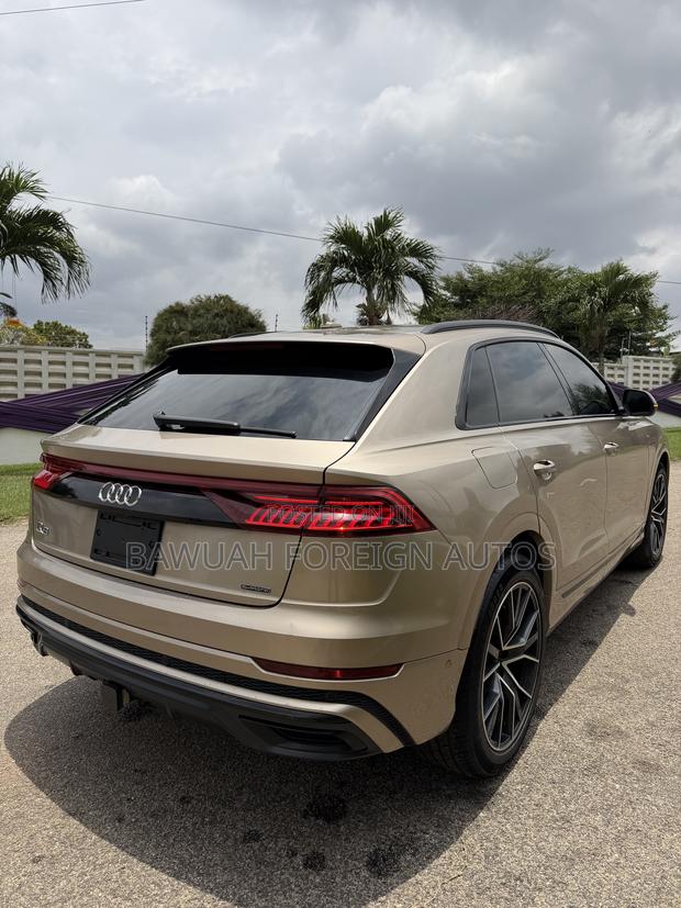 Audi Q8 55 Premium AWD quattro 2020 Gold