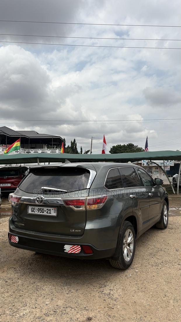Toyota Highlander LE 4dr SUV AWD (3.5L 6cyl 6A) 2015 Green