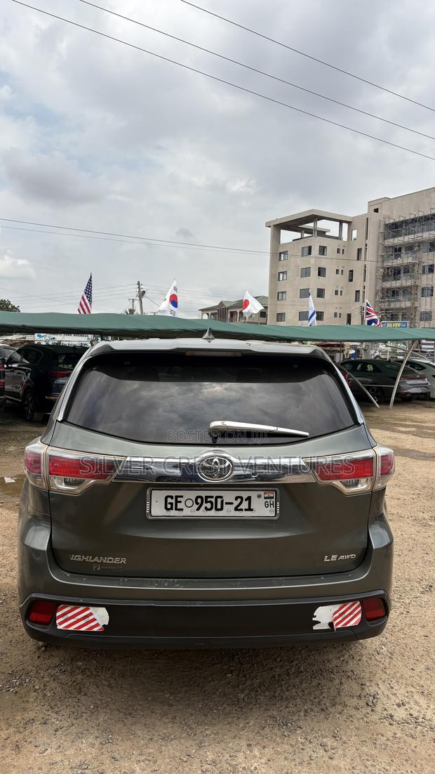 Toyota Highlander LE 4dr SUV AWD (3.5L 6cyl 6A) 2015 Green