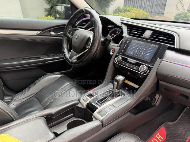 Honda Civic Touring 2dr Coupe (1.5L 4cyl) 2017 Black