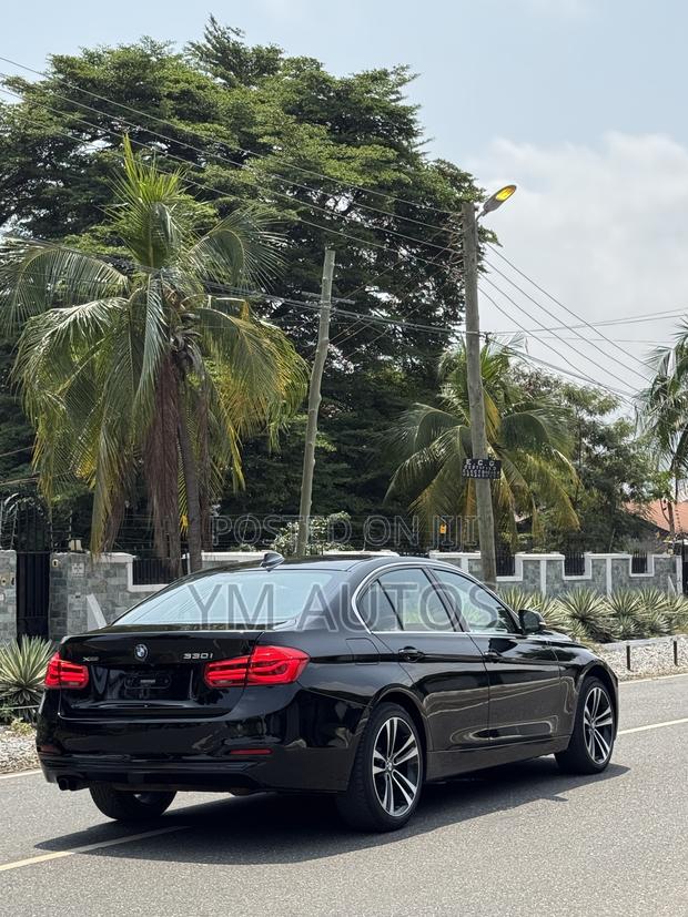 BMW 330i 2018 Black