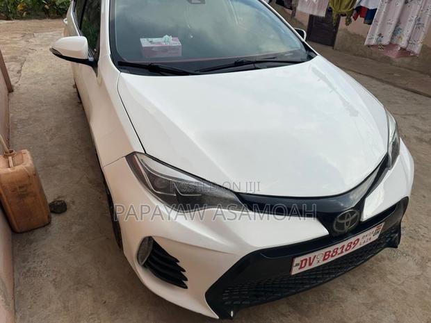 Toyota Corolla XSE (1.8L 4cyl 2A) 2019 White