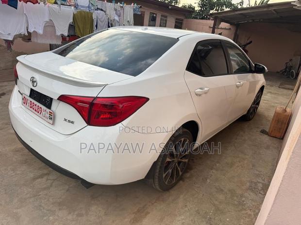 Toyota Corolla XSE (1.8L 4cyl 2A) 2019 White