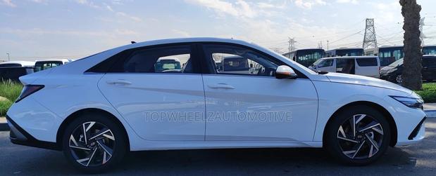 Hyundai Elantra 2025 White