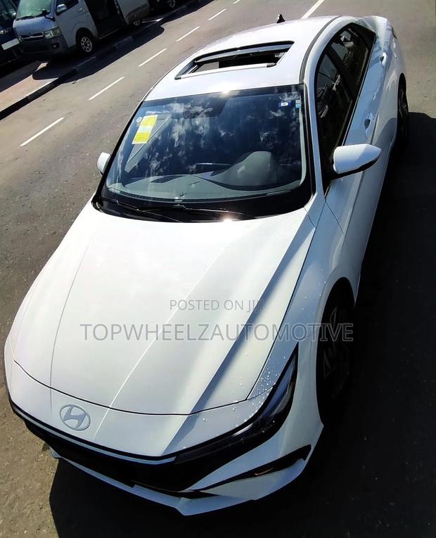 Hyundai Elantra 2025 White