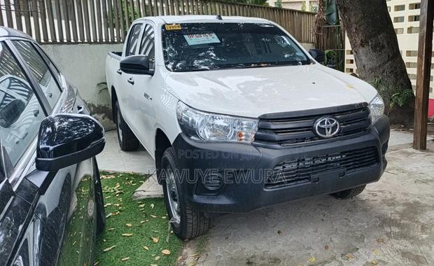New Toyota Hilux 2025 White