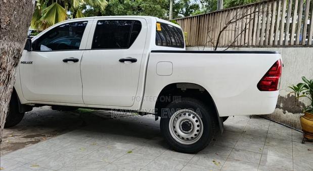 New Toyota Hilux 2025 White