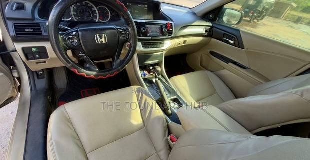 Honda Accord Touring 4dr Sedan FWD (3.5L 6cyl 6A) 2016 Gold