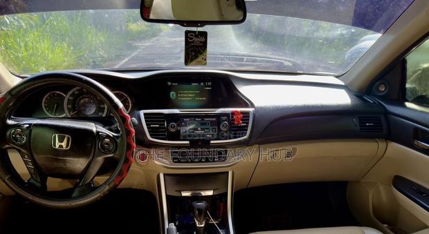 Honda Accord Touring 4dr Sedan FWD (3.5L 6cyl 6A) 2016 Gold