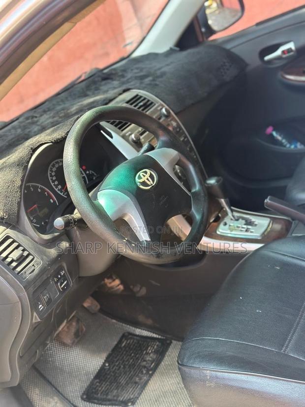 Toyota Corolla Altis 2012 Silver