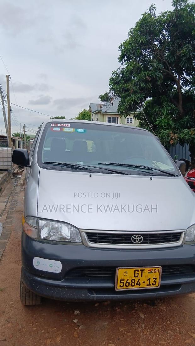 Toyota Grand HiAce 2001 Silver