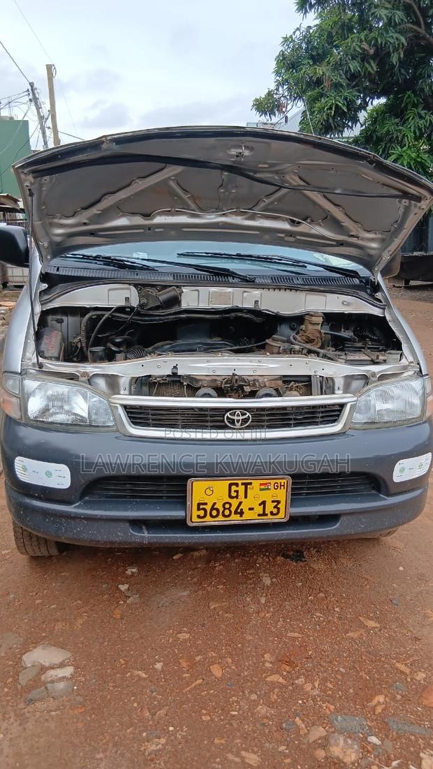 Toyota Grand HiAce 2001 Silver