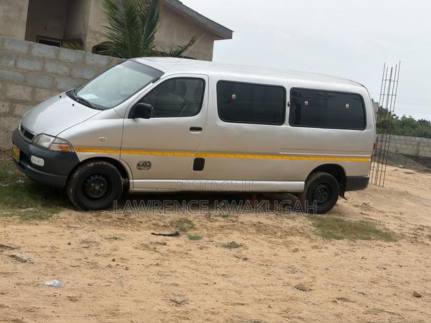 Toyota Grand HiAce 2001 Silver
